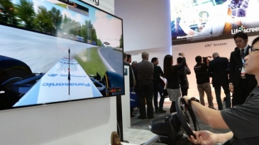 Bạn cần thuê màn hình cảm ứng tổ chức sự kiện? Đã có Hoàng Trần hiện diện