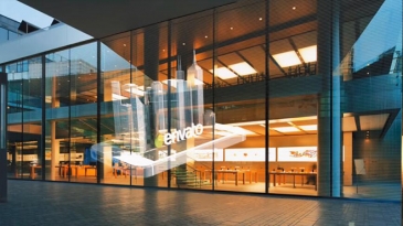 Công nghệ màn hình LED trong suốt và ứng dụng hữu ích vào ngành truyền thông sự kiện