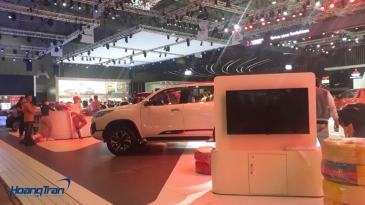 Hoàng Trần hân hạnh tham gia tổ chức Vietnam Motor Show 2019