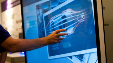 Xu thế ứng dụng công nghệ màn hình cảm ứng vào tổ chức sự kiện