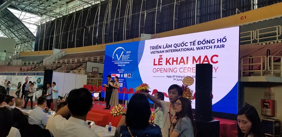 Lắp đặt hệ thống màn hình led, sân khấu