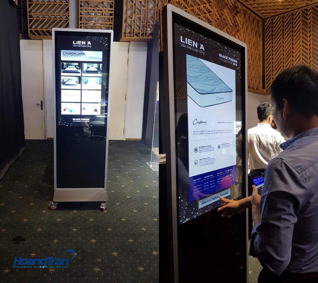 Màn hình kiosk quảng cáo cảm ứng của Hoàng Trần