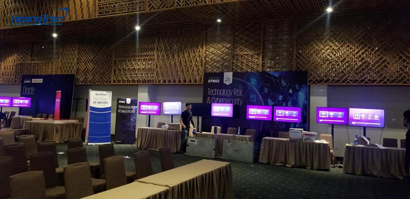 Hệ thống màn hình cảm ứng được Hoàng Trần lắp đặt