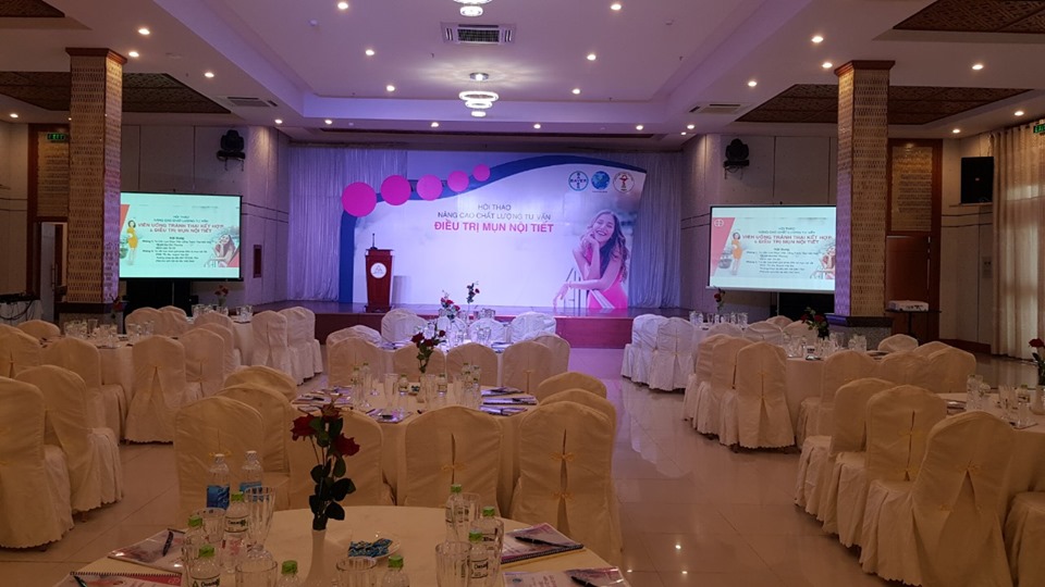 Cho thuê máy chiếu cường độ sáng cao