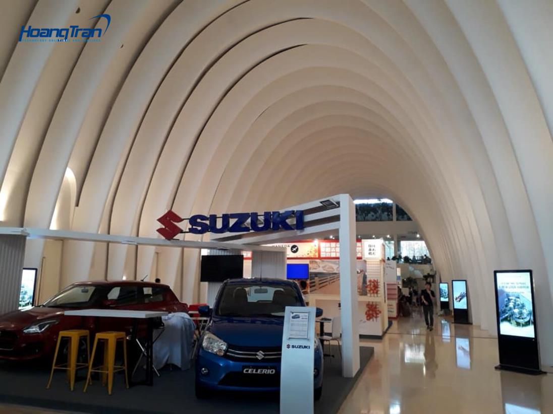 Lắp đặt màn hình cảm ứng chân đứng, backdrop & standee