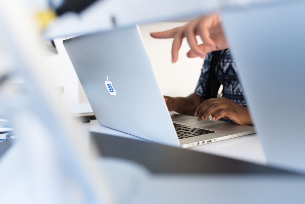 Những điều cần biết khi thuê laptop số lượng lớn