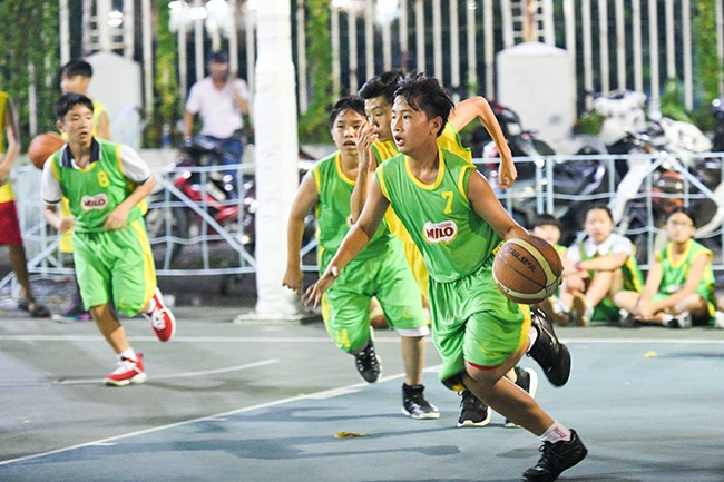 Trận đấu khai mạc sôi nổi của đại hội