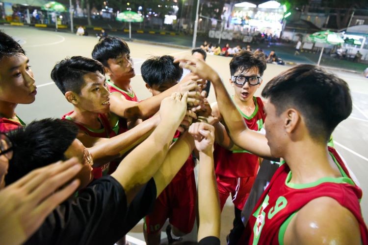 To chuc su kien thanh cong cho giai dau bong ro Milo