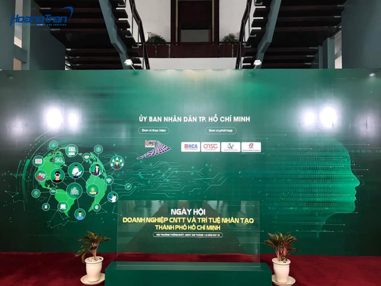 Setup sân khấu sự kiện quảng cáo ra mắt