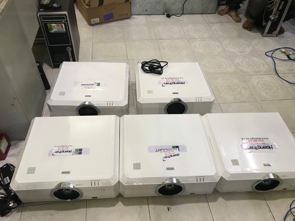 Cho thuê máy chiếu độ phân giải cao