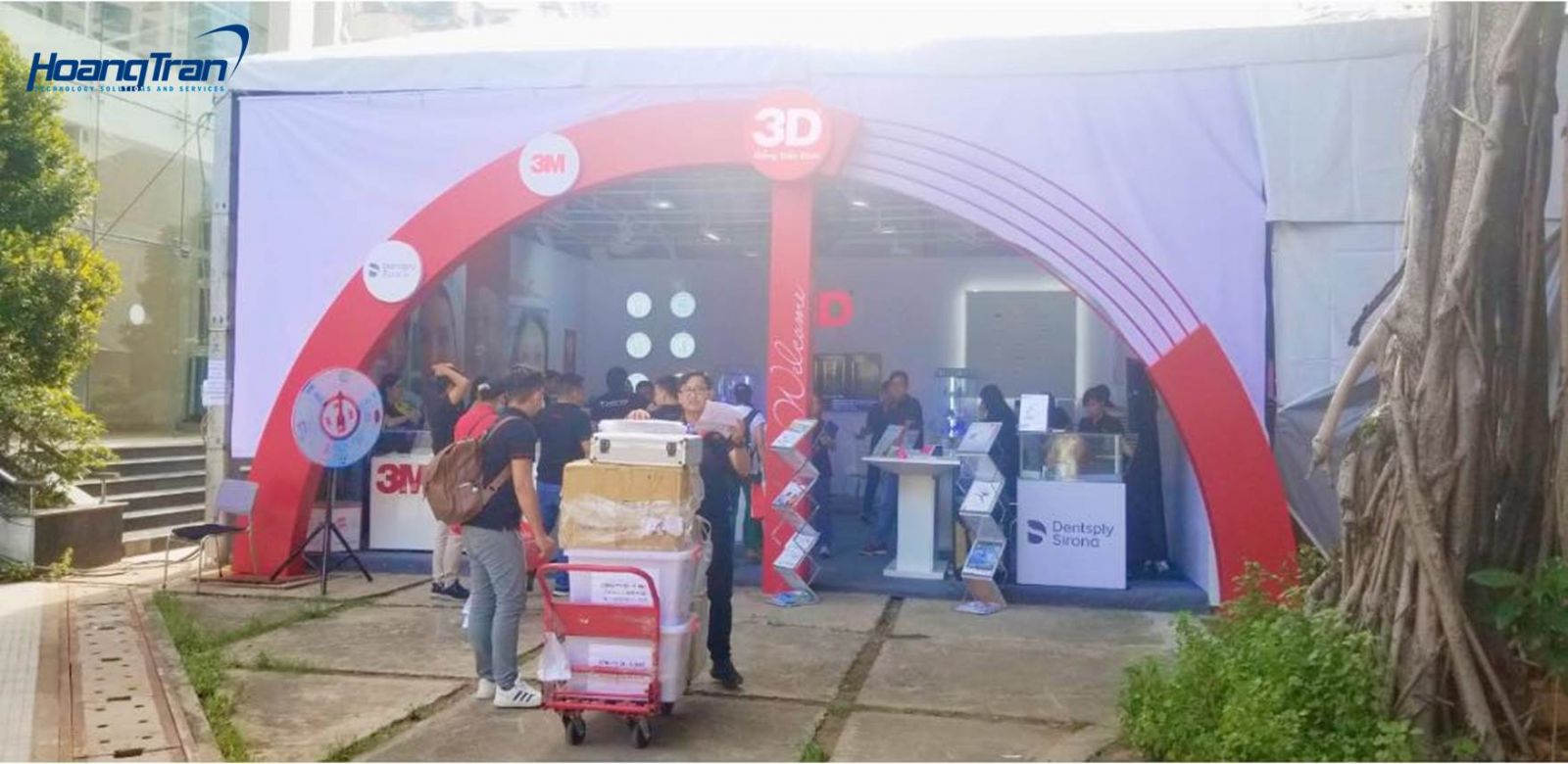 hoang tran chuyen setup gian hang quang cao