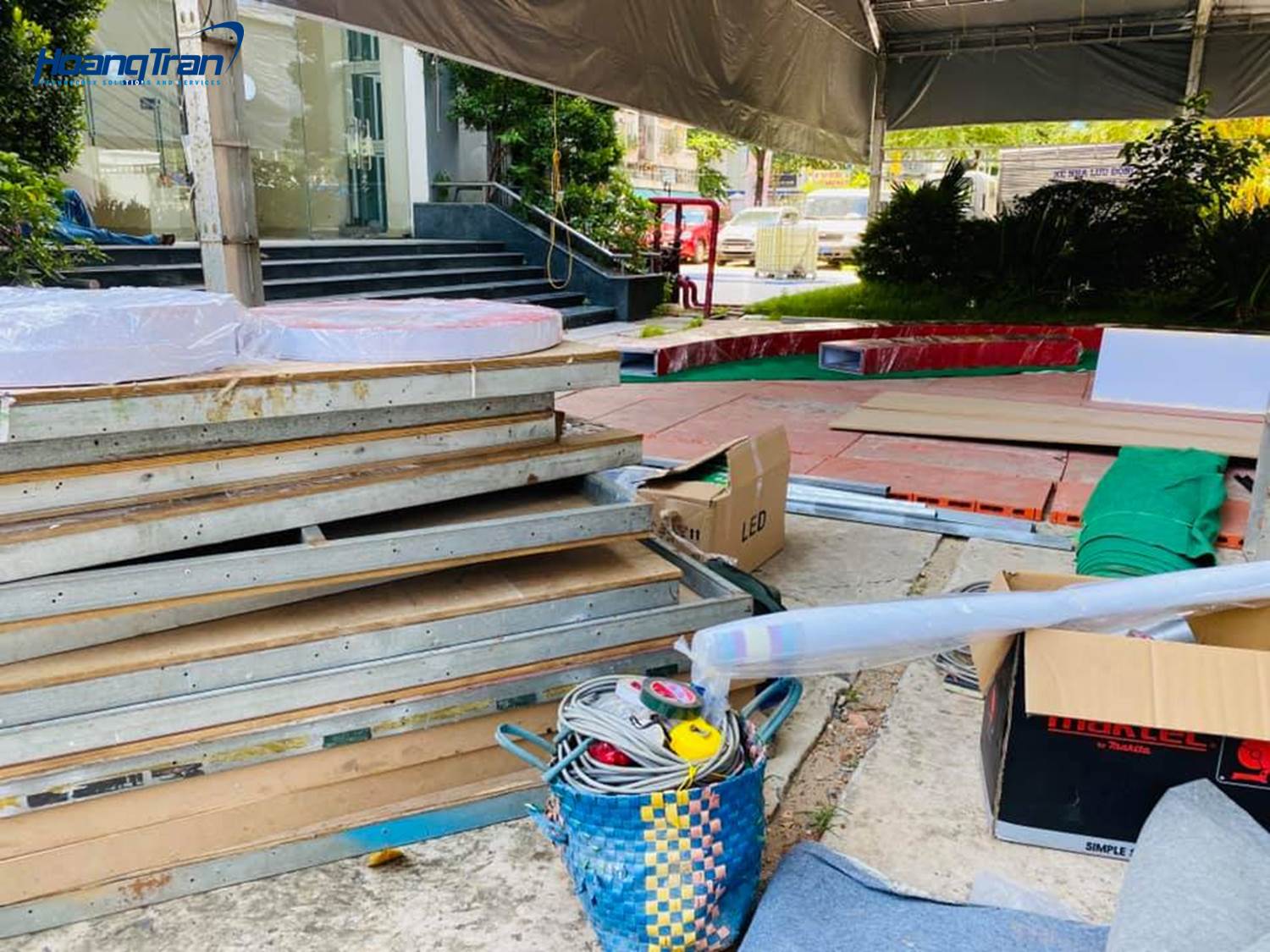 hoang tran to chuc su kien thanh cong ruc ro