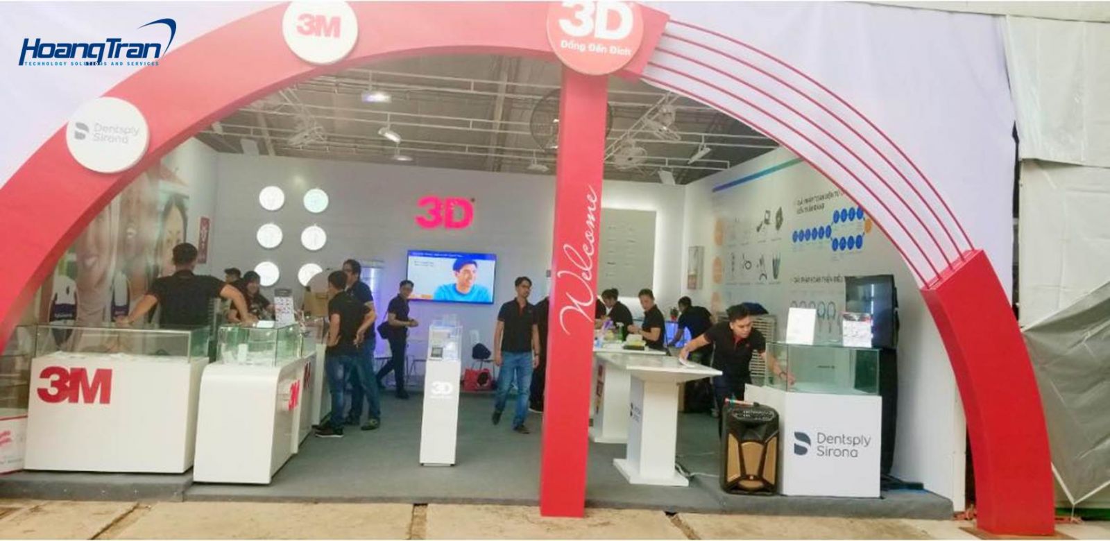 hoang tran setup gian hang quang cao thanh cong