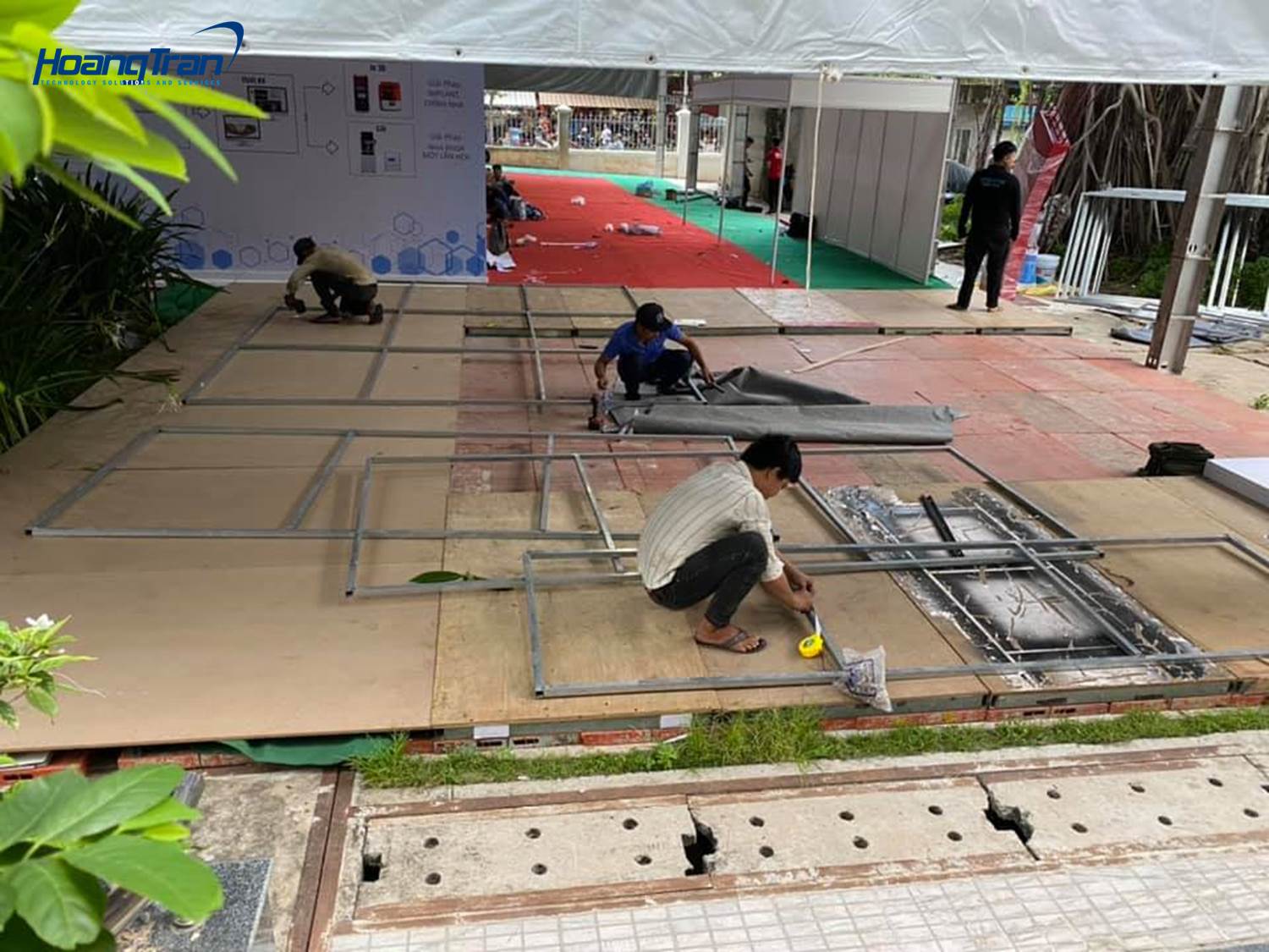 hoang tran chuyen cho thue thiet bi su kien gian hang quang cao