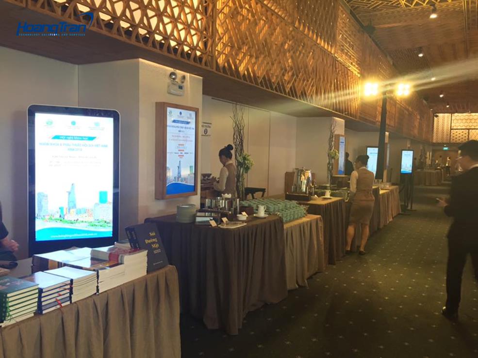 Hoang Tran to chuc su kien tai gem center