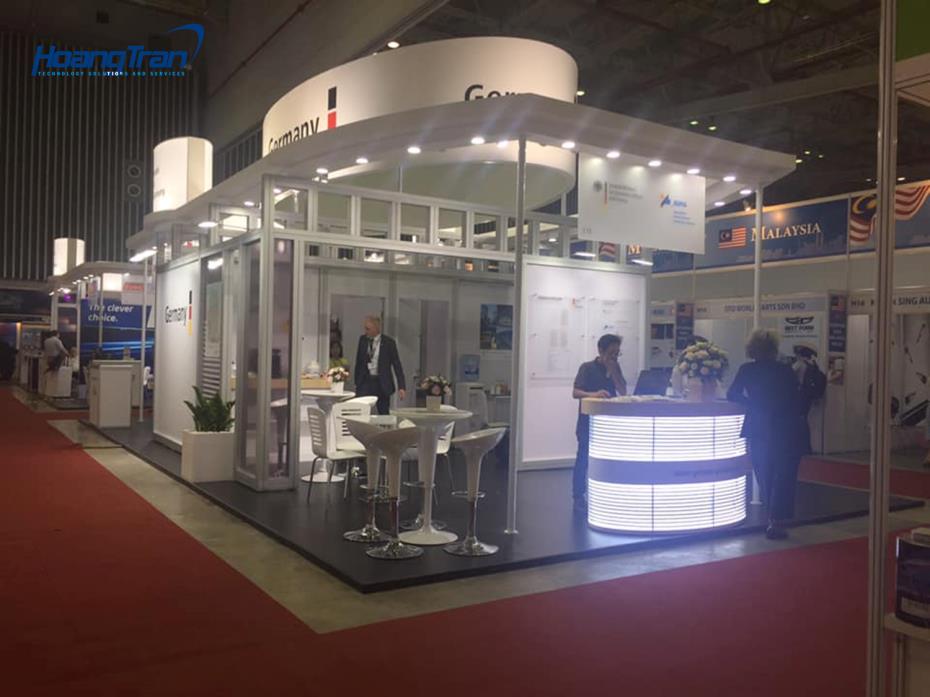 Trien Lam oto cong nghiep cung Hoang Tran