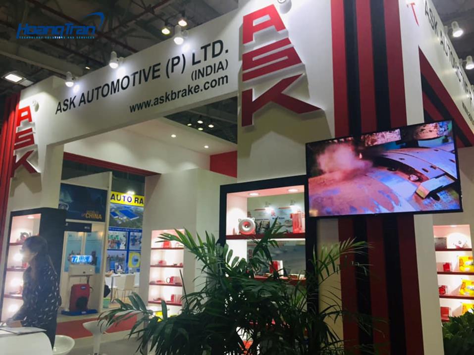 Hoang tran dong hanh cung trien lam cong nghiep oto 