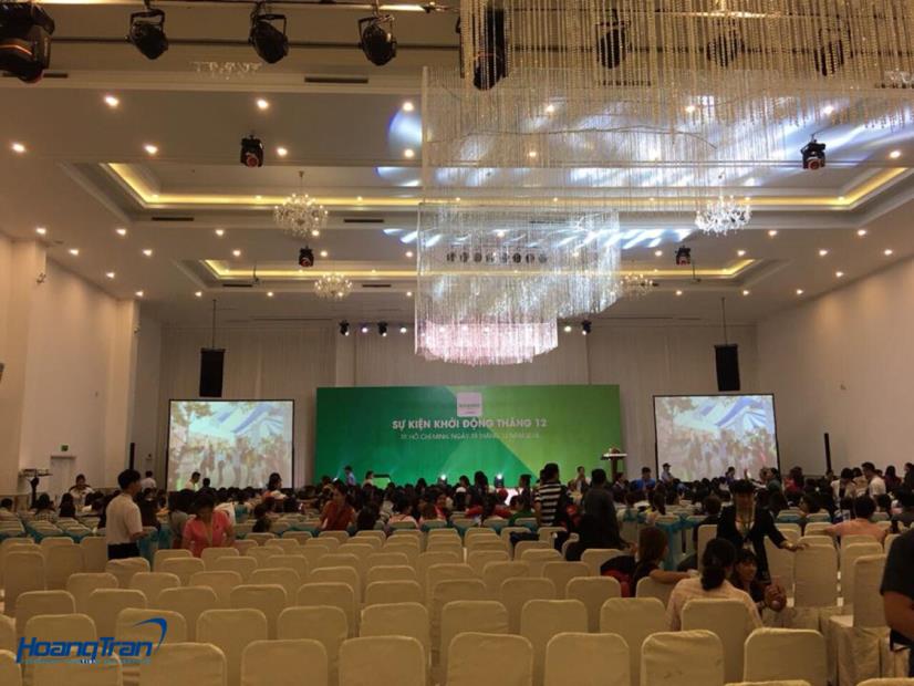 Hoang tran dong hanh cung to chuc su kien