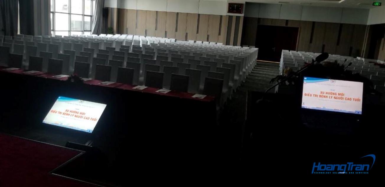 Team Hoàng Trần lắp đặt Video Wall cùng hệ thống Laptop core i7 ram 16gb