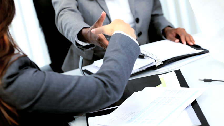 Tao dung moi quan he voi nha tai tro khi quang cao