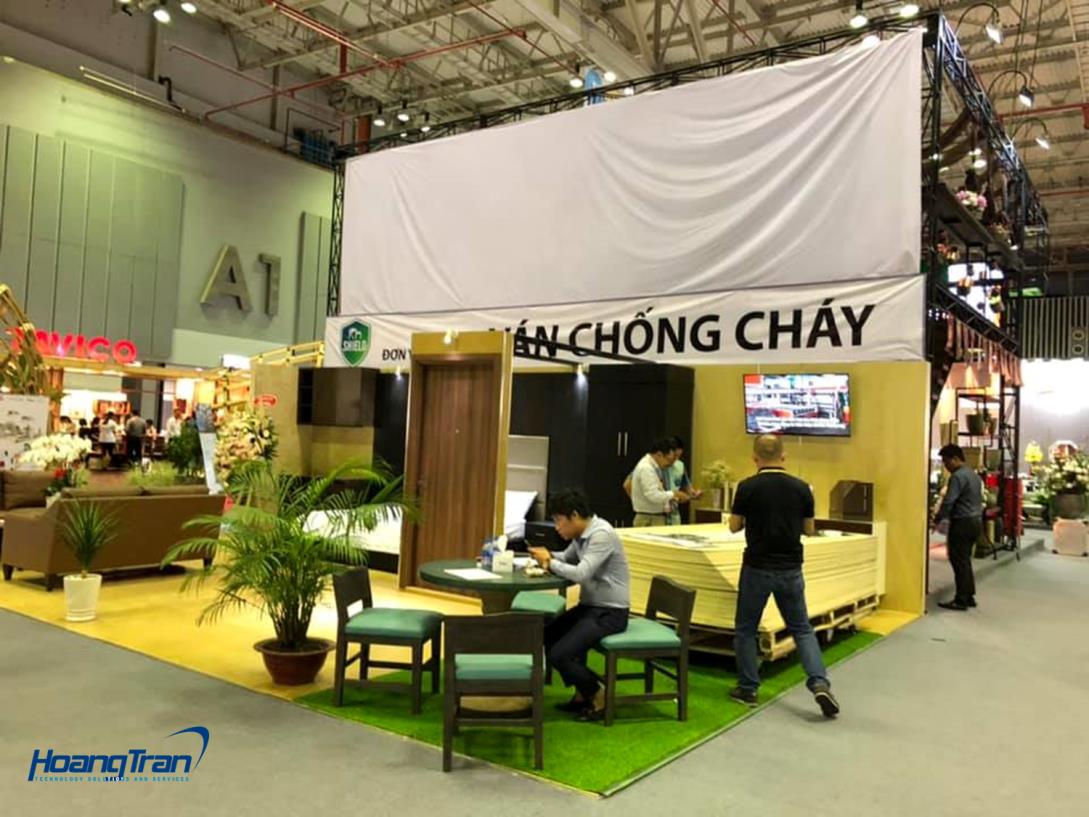 Hoang Tran dong hanh cung to chuc su kien tai SECC